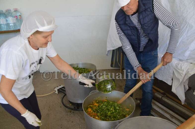 La organización de las fiestas repartirá potaje de berros entre los  peregrinos (Foto TA)